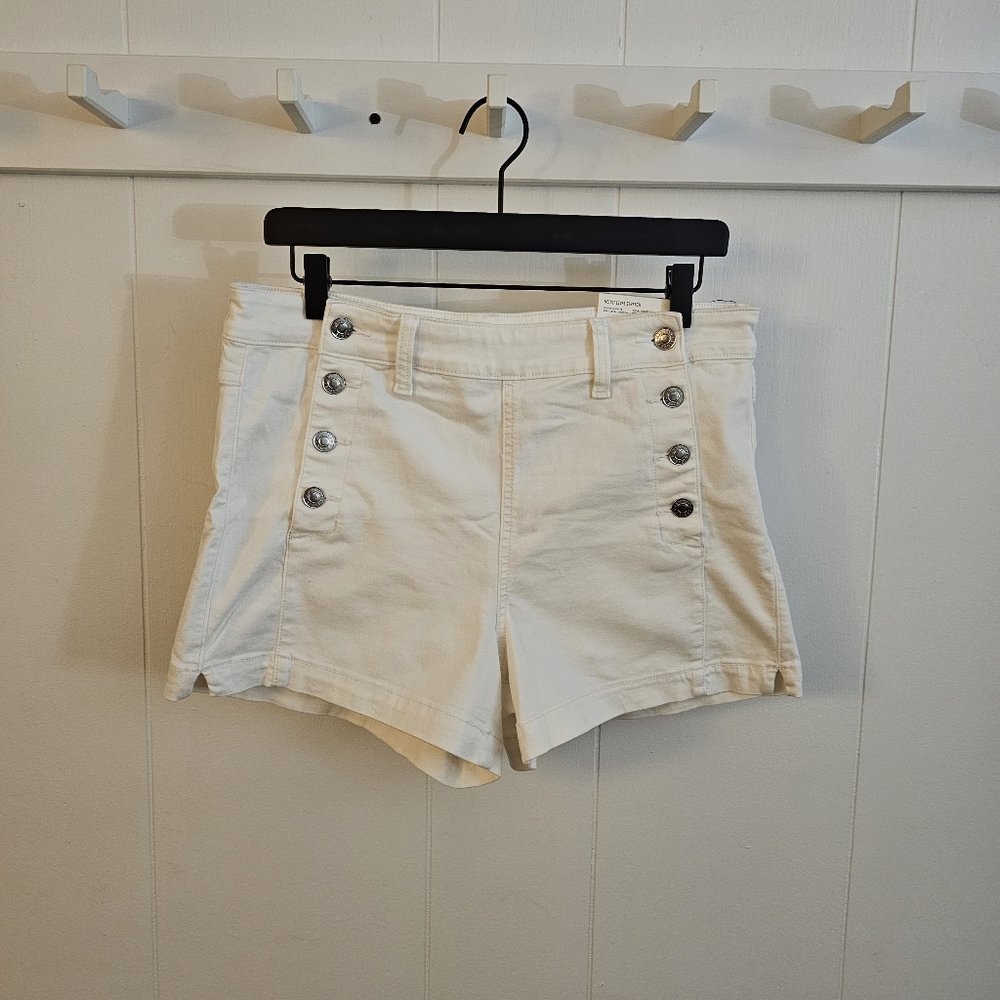 NWT white hi-rise American Eagle Shorts | Size 14